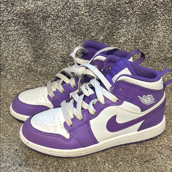 Like new kids Jordan’s - Picture 1 of 3